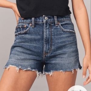 Abercrombie & Fitch High Rise Mom Short Medium Wash Size 31 | 12